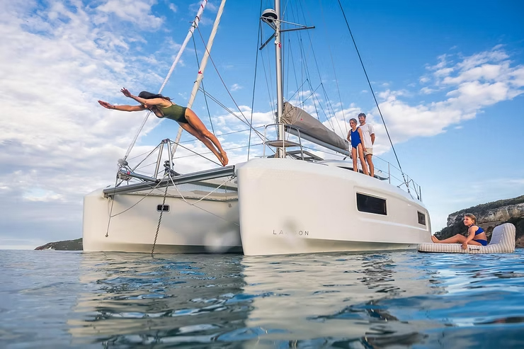 Monohull vs. Catamaran: Which Boat is Right for You?