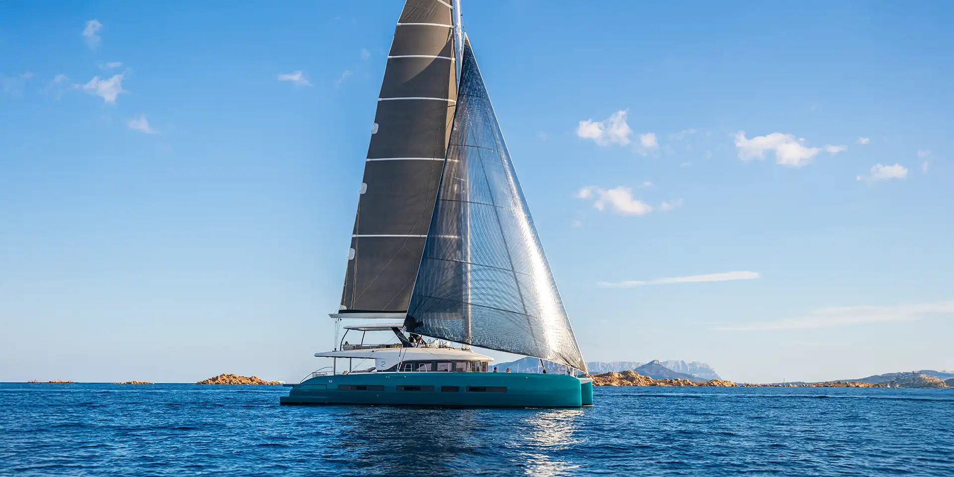 Lagoon 82 photo